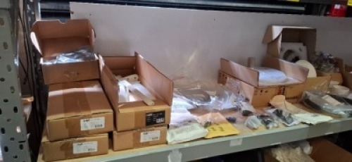 FULL SHELF OF VARIOUS SKANDIUM ITEMS LOT CONTAINING FLOS MY DISC ROSE LIGHT FITTING , DIMMER 1004P LED NRO , TOP RING VIPP89016 , GRINDER KNOBS IN WHITE / BLUE , ART PRINT WRONG GEOMETRY 30 X 40 CM ETC ON A FULL SHELF