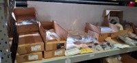 FULL SHELF OF VARIOUS SKANDIUM ITEMS LOT CONTAINING FLOS MY DISC ROSE LIGHT FITTING , DIMMER 1004P LED NRO , TOP RING VIPP89016 , GRINDER KNOBS IN WHITE / BLUE , ART PRINT WRONG GEOMETRY 30 X 40 CM ETC ON A FULL SHELF