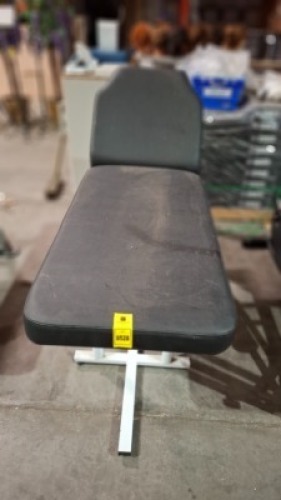 1 X EXTENDABLE PORTABLE CHAIR IN BLACK