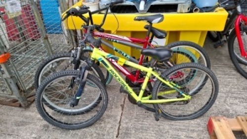 3 X USED BIKES LOT2 MOUNTAIN BIKES AND 1 BMX CONTAINING ROCKRIDER BIKE IN GREEN , DAYTONA BIKE IN RED AND 1 JETA BIKE IN GREY