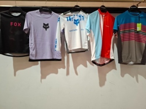 18 X BRAND NEW MIXED FOX KIDS TOPS LOT CONTAINING PURPLR TOP IN SIZE Y LARGE , BLUE AND WHITE TOP IN SIZE Y - SMALL , BLACK AND PINK TOP IN SIZE Y MEDIUM , BLUE AND YELLOW TOP IN SIZE Y SMALL ETC - RRP EACH IS &pound;25 - RRP FOR LOT IS &pound;450