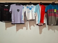 18 X BRAND NEW MIXED FOX KIDS TOPS LOT CONTAINING PURPLR TOP IN SIZE Y LARGE , BLUE AND WHITE TOP IN SIZE Y - SMALL , BLACK AND PINK TOP IN SIZE Y MEDIUM , BLUE AND YELLOW TOP IN SIZE Y SMALL ETC - RRP EACH IS &pound;25 - RRP FOR LOT IS &pound;450