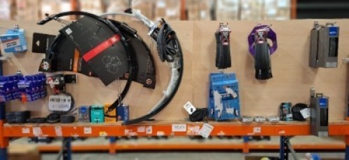 35 X BRAND NEW MIXED BICYCLE PARTS LOT CONTAINING M PART COMMUTE FULL LENGTH MUDGUARDS , DURO BICYCLE TUBES , ADIE SUSPENSION STABILISERS ., SCHWALBE LUGANO II 700 X 25C , KENDA PREMIUM BICYCLE TIRES 700 X 32 C ETC