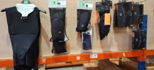 15 X BRAND NEW MIXED BRAND FOX RACING GEAR LOT CONTAINING ENDURO ELBOW GUARD IN BLACK IN SIZE XL ENDURO KNEE GUARD IN BLACK IN SIZE XLARGE , ENDURO ELBOW SLEEV IN BLACK IN SIZE MEDIUM , LAUNCH KNNEE GUARD , FOX BASEFRAME PRO SL SLEEVLESS GUARD IN BLACK