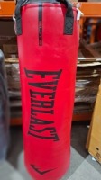 1 X BRAND NEW EVERLAST ELITE BLACK AND RED 45KG PUNCH BAG