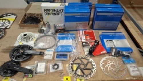 HALF A BAY OF MIXED BIKE PARTS / ACCESSORIES LOT CONTAINING REAR CASSETTES , SHIMANO HYDRAULIC DISC BRAKE - BL-MT200 / BR - MT200 , SHIMANO DISC BRAKE ROTOR 220MM , SYSTEM EX ADJUSTABLE STEM , SHIMANO BRAKE HOSE 1700 MM ETC