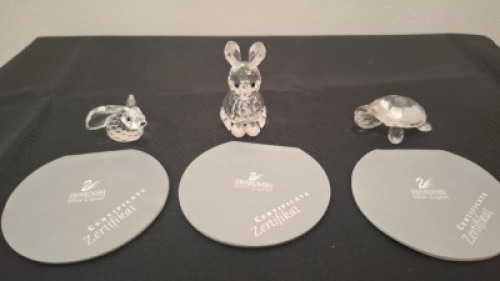 3 X PIECE SWAROVSKI GLASS FIGURINES LOT CONTAINING 1 X RABBIT MOTHER - RRP &pound;50 , 1 X BUNNY RABBIT - RRP &pound;55 , 1 X TURTLE - RRP &pound;55 COLLECTOR'S ITEMS - TOTAL RRP &pound;&pound;160 - (NOTE COMES FROM PRIVATE COLLECTOR / VIEWING IS ADVISED)