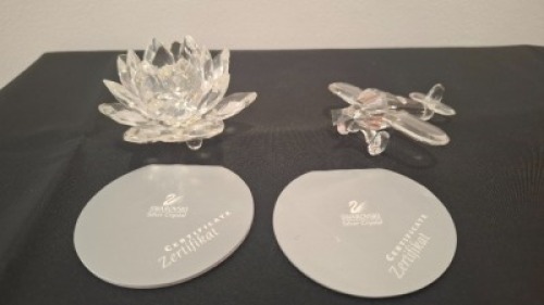 2 X PIECE SWAROVSKI GLASS FIGURINES LOT CONTAINING 1 X AEROPLANE - RRP &pound; 95 , 1 X CANDLEHOLDER SMALL - RRP &pound;125 - COLLECTOR'S ITEMS - TOTAL RRP &pound;220 - (NOTE COMES FROM PRIVATE COLLECTOR / VIEWING IS ADVISED / NO LID FOR BOX CANDLEHOLDER)