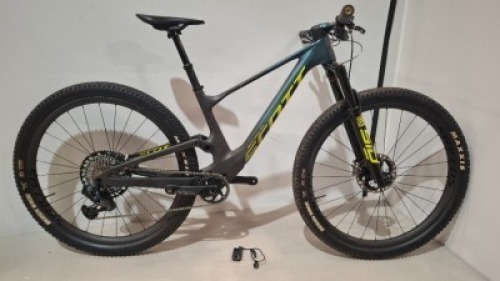 SCOTT SPARK RC WORLD CUP EVO AXS BIKE MODEL: 286259 SIZE: S ORIG RRP &pound;9379 SPARK RC CARBON HMX FRAME ROCKSHOX SID ULT. RD3 120MM FORK RS NUDE 5 RLC3, 120MM, TWINLOC SRAM XX EAGLE AXS 12 SPEED SHIMANO XTR DISC BRAKES SYNCROS SILVERTON 1.0S WHEELS MAXXIS RE