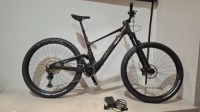 SCOTT LUMEN 910 BIKE MODEL: 290602 SIZE: M ORIG RRP &pound;6499 LUMEN CARBON HMX FRAME FOX 34 FLOAT RHYTHM 130MM FORK FOX NUDE 5T EVOL, TWINLOC, 130MM SHIMANO XT-DEORE 12 SPEED SHIMANO DEORE 4 PISTON DISC BRAKES SYNCROS X-30SE TR RIMS SYNCROS DROPPER POST AND P