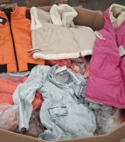 400 + BRAND NEW MIXED CLOTHING LOT CONTAINING MELYA MELODY SLEEVELESS WINTER COAT IN PINK IN SIZE 8/10 , THREADBARE MINI FLORAL DRESS IN ORANGE / WHITE IN SIZE 14 , SUBLEVEL LONG GREY / WHITE DRESS IN SIZE XS , MELYA MELODY WINTER SLEEVELESS JACKET IN CRE