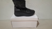 48 X PAIRS OF BRAND NEW BLACK SNOW BOOTS CHILDRENS IN SIZE 3