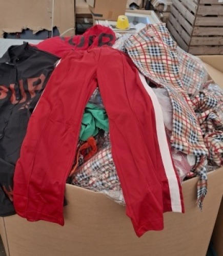 400 + BRAND NEW MIXED CLOTHING LOT CONTAINING HOT FASHION TRACKSUIT BOTTOMS IN RED IN SIZE LARGE , SEEMORE LONG GREEN DRESS IN SIZE XXL , SEEMORE LONG TOP IN BLUE /PINK / WHITE IN SIZE S/M , FAVORI COLLECTION PYJAMAS BOTTOMS IN BROWN / MULTI IN SIZE SMAL
