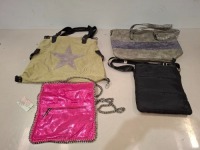 40 X BRAND NEW MIXED BAG LOT TO INCLUDE FAUX FUR BAGS IN VARIOUS COLOURS - LEATHER STYLE HAND BAGS - STAR BAGS ETC IN 2 TRAYS