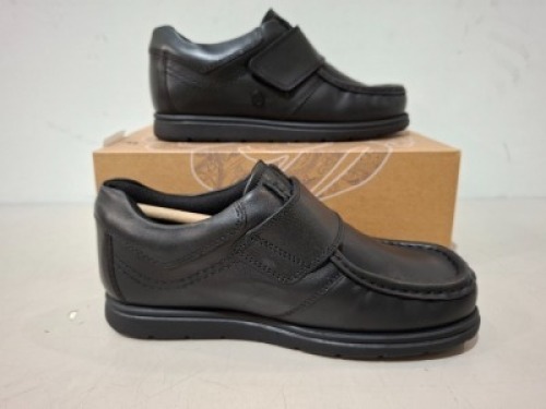 24 X PAIRS OF BRAND NEW PRETTY GREEN KIDS SHOES CONTAINING WALTHAM VELCRO CH00 IN BLACK ALL IN SIZE 2.5 EACH RRP &pound;44.99 TOTAL RRP &pound;1080