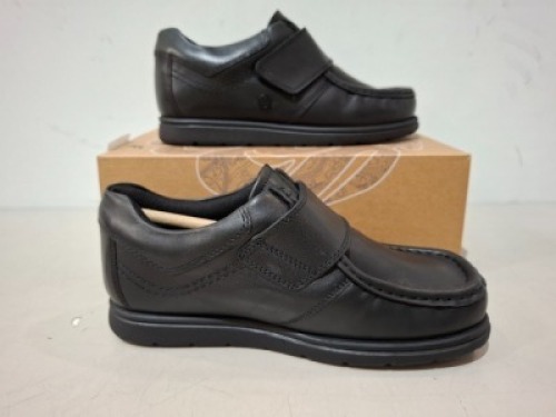 24 X PAIRS OF BRAND NEW PRETTY GREEN KIDS SHOES CONTAINING WALTHAM VELCRO CH00 IN BLACK ALL IN SIZE 2.5 EACH RRP &pound;44.99 TOTAL RRP &pound;1080