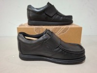24 X PAIRS OF BRAND NEW PRETTY GREEN KIDS SHOES CONTAINING WALTHAM VELCRO CH00 IN BLACK ALL IN SIZE 2.5 EACH RRP &pound;44.99 TOTAL RRP &pound;1080