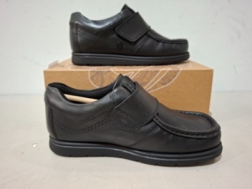 24 X PAIRS OF BRAND NEW PRETTY GREEN KIDS SHOES CONTAINING WALTHAM VELCRO CH00 IN BLACK ALL IN SIZE 2.5 EACH RRP &pound;44.99 TOTAL RRP &pound;1080