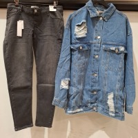 34 X BRAND NEW MIXED TOPSHOP JEANS IN BLUE , LIGHT BLUE , AND DARK GREY IN SIZE 14 , 8 , 6 ETC AND 1 SIMPLY BE DENIM JACKET IN BLUE IN SIZE UK 22 IN TWO TRAYS