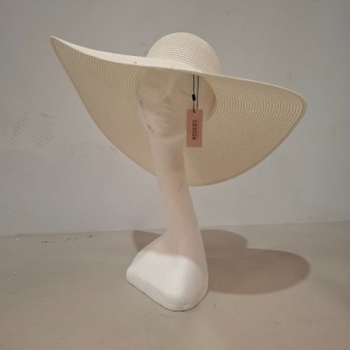 50 X BRAND NEW MISSGUIDED WHITE FLOPPY SUN HATS