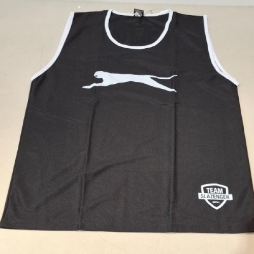 600 X BRAND NEW SLAZENGER TRAINING VESTS IN BLACK IN YOUTH SIZE IN 3 BOXES