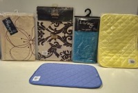120 X BRAND NEW MIXED LOT CONTAINING 100 CANVAS PLACEMATS IN BLUE AND YELLOW IN SIZE 39 X 38 CM , 20 MIXED TABLE RUNNERS IN VARIOUS STYLES AND SIZES IN 3 BOXES
