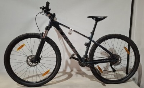 1 X TREK BIKE IN GREEN/GREY IN SIZE 46CM