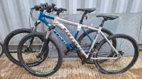 2 X CARRERA BIKES TO INCLUDE 1 IN GREY AND BLACK IN SIZE 52CM AND 1 IN BLUE/GREY IN SIZE 51CM (NOTE FRAME HAS SOME CHIPS AND SCRATCHES)