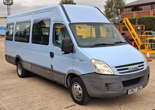 BLUE IVECO DAILY 45C15 ACCESSIBILITY MINIBUS - DIESEL 2998 CC REG GN07ONZ MILES 38,650 1ST REGISTERED 21/6/2007 WITH V5 MOT UNTIL 15/6/2026 WITH 1 KEY TOTAL CAPACITY INC DRIVER: 17 (NOTE: NEEDS TO BE STARTED WITH LIGHTS ON - ONSURE TURNED OFF WHEN NOT IN 