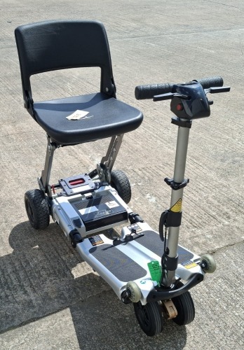 FREERIDER LUGGIE ELITE FOLDING MOBILITY SCOOTER IN SILVER NO CHARGER - TESTED WORKING WITH CHARGE REMAINING IN CHARGER CONDITION: GOOD