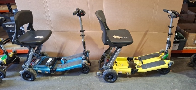 2 X FREERIDER LUGGIE ELITE DELUXE FOLDING SCOOTERS - BLUE & YELLOW 1 BATTERY ONLY (BLUE MODEL) NO CHARGER IGNITION POWERS UP ON BOTH DRIVE DOES NOT ENGAGE CONDITION OF BOTH: FAIR