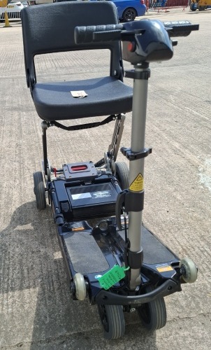FREERIDER LUGGIE ELITE FOLDING MOBILITY SCOOTER IN BLACK NO CHARGER - TESTED WORKING WITH CHARGE REMAINING IN BATTERY CONDITION: GOOD