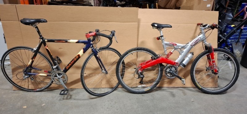 2 X USED BIKES BANSHEE HAND BUILT MOUNTAIN BIKE & DAWES GIRO ROAD BIKE