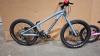 2 X KIDDIES BIKES ORBEA 20 (NO SEAT OR POST) & SCOOT RIDGEBACK (NEAR NEW) - 2