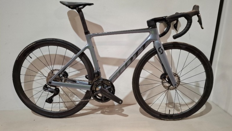 SCOTT ADDICT RC 15 ROAD BIKE IN GREY CODE: 290358 SIZE: L ORIG RRP &pound;6199 (+ PREMIUM FOR ADDITIONAL ENG WORK) ADDICT RC DISC HMX CARBON FRAME ADDICT RC HMX FORK SHIMANO ULTEGRA DI2 DISC 24 SPEED SCHWALBE ONE RACE-GUARD TYRES STEERERS HAVE BEEN CUT OUT (STA