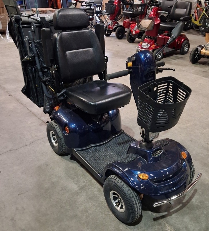 FREERIDER KENSINGTON IN BLUE WITH RAIN COVER WITH BATTERY & CHARGER 35 MILE RANGE - MAX SPEED 8 MPH ORIG RRP &pound;3695 CONDITION - GOOD - (RAIN ENCLOSURE COVER NEEDS REPLACING) (TESTED WORKING & SEE ALL IMAGES FOR CONDITION)
