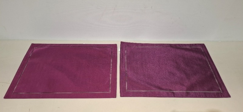 99 X BRAND NEW MIXED LOT CONTAINING 80 OXFORD - SILK LOOK CUT OUT PLACEMATS IN PURPLE IN SIZE 13 X 18 INCH , 19 OXFORD SILK, LOOK TABLECLOTH IN PURPLE 11 IN SIZE 137 X 229 , 8 IN SIZE 137 X 178 IN ONE BOX