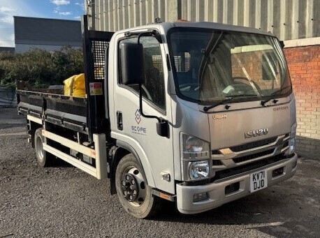 SILVER ISUZU FORWARD N75.150 TIPPER TRUCK - UP TO 7500 KG GROSS WEIGHT *** THIS ASSET IS LOCATED IN CROYDON *** 2999 CC - AUTO DIESEL MILEAGE: UNKNOWN (8,965 MILES ON LAST MOT 5/9/2024) 1ST REGISTERED 22/10/2021 NO KEYS NO V5 MOT UNTIL 30/9/2025 *** THIS 