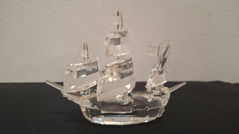 1 X SWAROVSKI SANTA MARIA FIGURINE COLLECTOR'S ITEM - RRP &pound;200 - (NOTE COMES FROM PRIVATE COLLECTOR / VIEWING IS ADVISED)