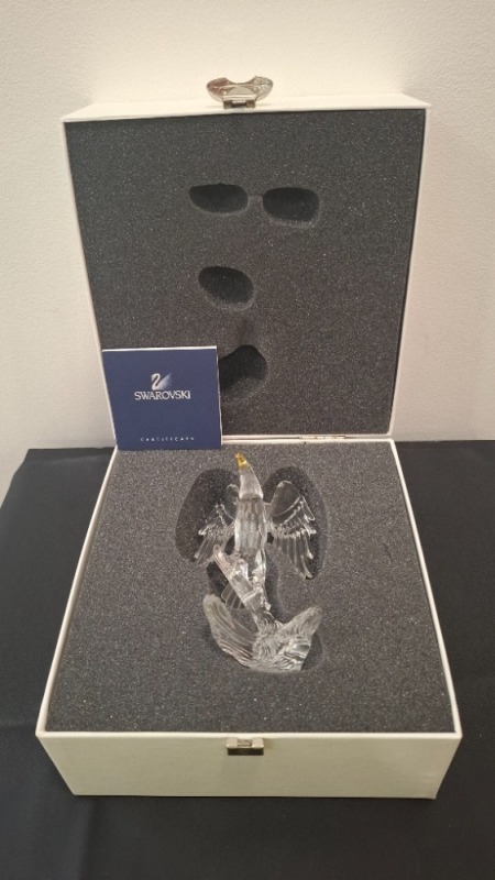 1 X SWAROVSKI BALD EAGLE ON BRANCH GLASS FIGURINE COLLECTOR'S ITEM - RRP &pound;150 - (NOTE COMES FROM PRIVATE COLLECTOR / VIEWING IS ADVISED)