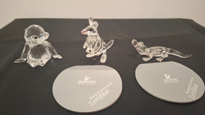 3 X PIECE SWAROVSKI GLASS FIGURINES LOT CONTAINING 1 X ALLIGATOR - RRP &pound;55 , 1 X KANGAROO WITH BABY - RRP &pound; 80 , 1 X CHIMPANZEE CHIMP - &pound;90 , COLLECTOR'S ITEMS - TOTAL RRP &pound;225 - (NOTE COMES FROM PRIVATE COLLECTOR / VIEWING IS ADVISED)