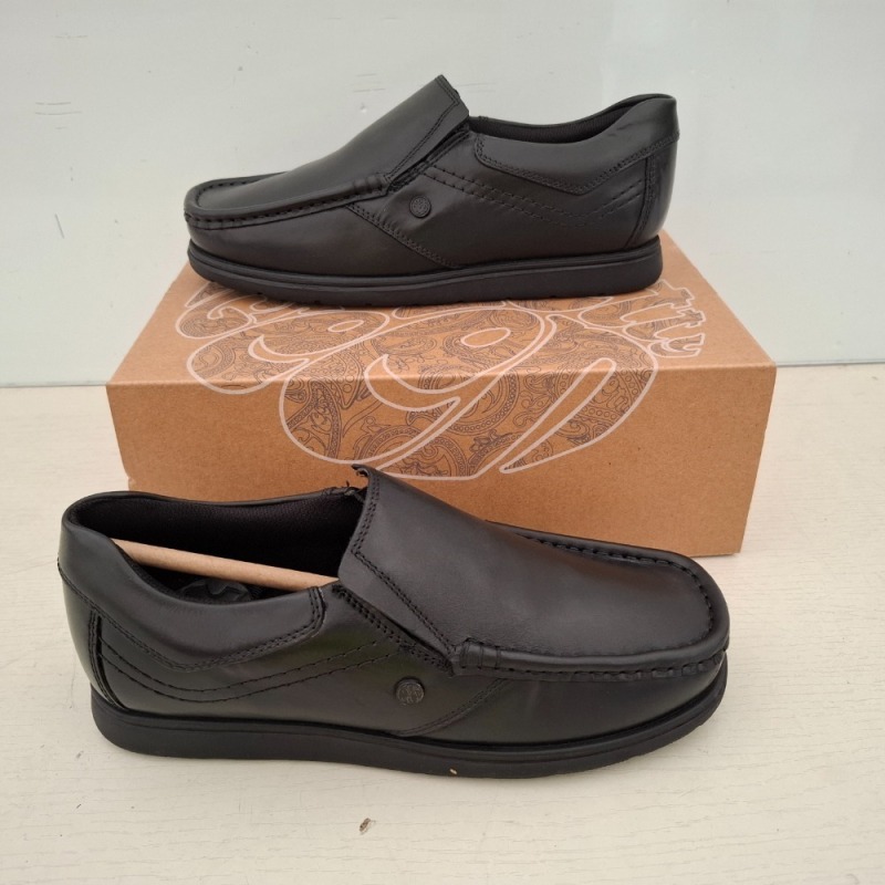 20 X PAIRS OF BRAND NEW PRETTY GREEN WALTHAM SLIP - ON SHOES IN BLACK IN SIZES 6 IN SIZE 6 UK , 5 IN SIZE UK AND 9 IN UK 4 - RRP EACH &pound;65 - TOTAL RRP FOR LOT &pound;1,300