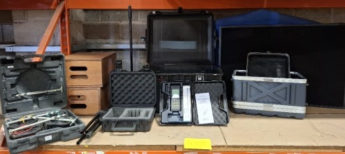 6 X JIST LOT CONTAINING A FULL APPLE BOX, A MICROPHONE STAND WITH A TRIPOD BASE, HI 9835 HI98360 AUTO RANGING TEMPERATURE METER AND VARIOUS STORAGE CASES ( ON A HALF BAY