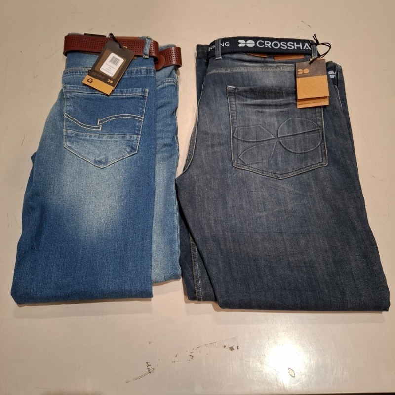 20 X BRAND NEW CROSSHATCH DENIM JEANS WITH BELTS IN BLUE / NAVY BLUE IN SIZES 32, 34, 36, 38, 40, ETC,