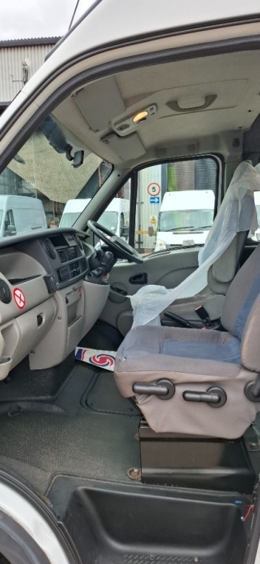 WHITE RENAULT MASTER MM33 DCI 100 MWB ACCESSIBILITY MINIBUS 2463 CC REG ...