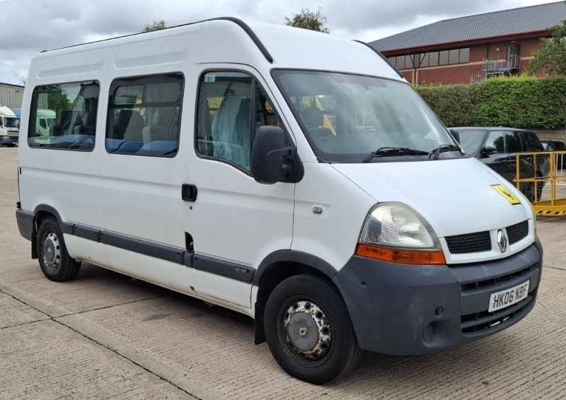 WHITE RENAULT MASTER MM33 DCI 100 MWB ACCESSIBILITY MINIBUS 2463 CC REG: HK06NBF MILEAGE: 140,187 1ST REGISTERED: 15/8/2006 WITH V5 MOT UNTIL 29/7/2026 WITH KEY TOTAL CAPACITY INC DRIVER: 10 CURRENT SERVICE HISTORY SINCE PURCHASE & LIFT CERTIFIED UNTIL AT