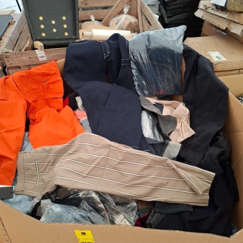 400+ BRAND NEW MIXED CLOTHING CONTAINING CRIMANAL DAMAGE PANTS WITH ZIP DETAIL IN DARK GREY SIZE 10, CRIMANAL DAMAGE JEANS IN NUDE IN SIZE 32, SPASE CORD PANTS IN BLACK SIZE 28, CRIMANAL DAMAGE CARGO PANTS IN ORANGE IN SIZE 28 ETC IN ONE PALLET BOX