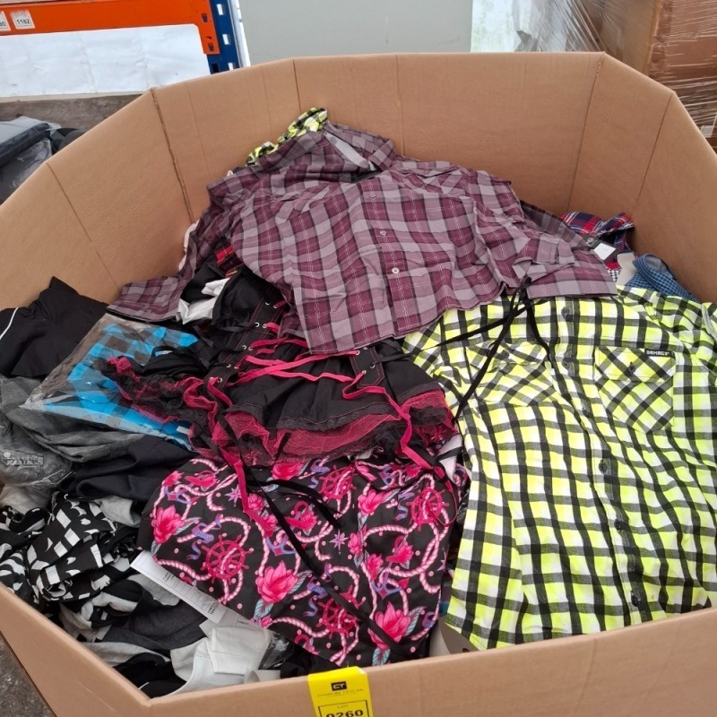 400 + BRAND NEW MIXED CLOTHING CONTAINING DAMRG 3 GREEN AND BLACK TOP SIZE LARGE, CRIMINAL DAMAGE SKIRT BLACK AND PICK IN SIZE MEDIUM, STANELY ADAMS LONG SHIRT IN PURPLE ANS GREY SIZE XXL, CRIMINAL DAMAGE MINI SKIRT FLORAL IN SIZE MEDIUM ETC IN ONE PALLET