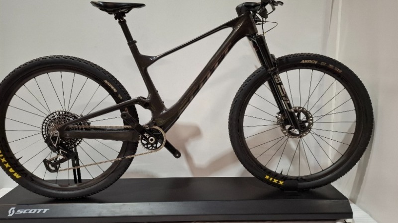 SCOTT SPARK RC WORLD CUP EVO TR BIKE MODEL: 420859 SIZE: L ORIG RRP &pound;11,999 SPARK RC CARBON HMX FRAME ROCKSHOX SID ULT. RD3 120MM FORK RS NUDE 5 RLC3, 120MM, TWINLOC SRAM XX SL EAGLE AXS TRANSMISSION SHIMANO XTR DISC BRAKES SYNCROS SILVERTON 1.0S WHEELS M