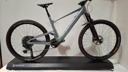 SCOTT LUMEN ERIDE 900 BIKE MODEL: 290601 SIZE: L ORIG RRP &pound;9,299 SPARK CARBON HMX FRAME FOX 34 FLOAT FACTORY 130MM FORK FOX NUDE 5T EVOL, TWINLOC, 130MM SRAM GX AXS EAGLE 12 SPEED SHIMANO XT 4 PISTON DISC BRAKES SYNCROS SILVERTON 1.5 TR WHEELS FOX DROPPER
